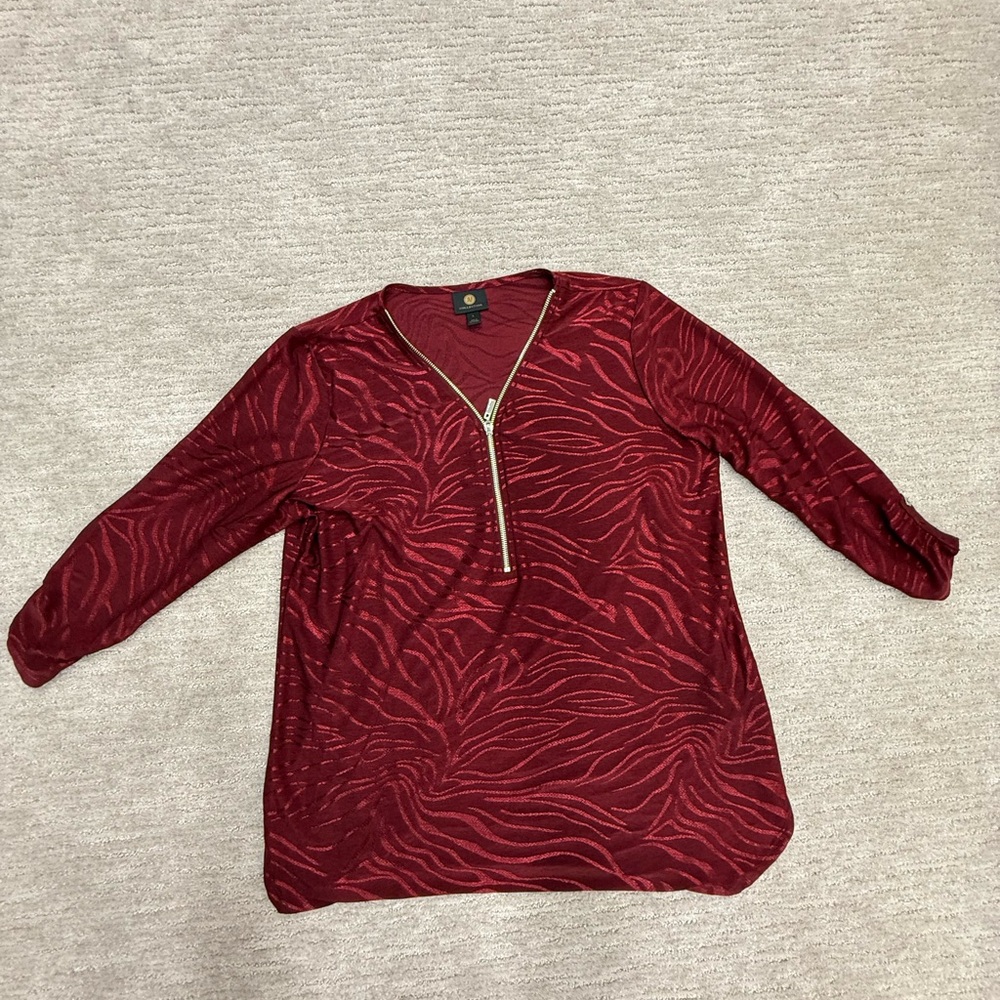Like New!! JM Collection Red Graphic 3/4 Sleeve Blouse